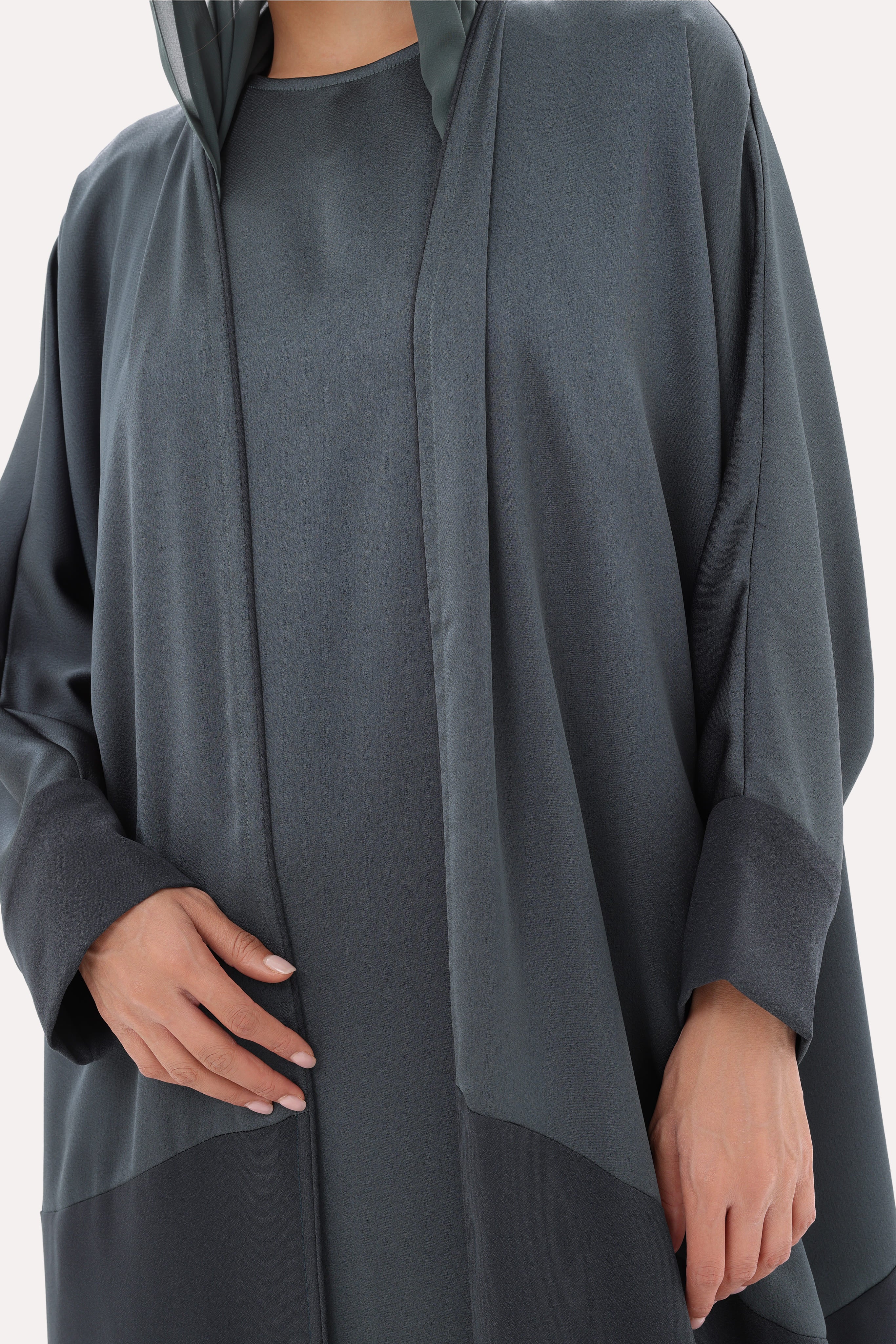 Reverse Bisht Abaya